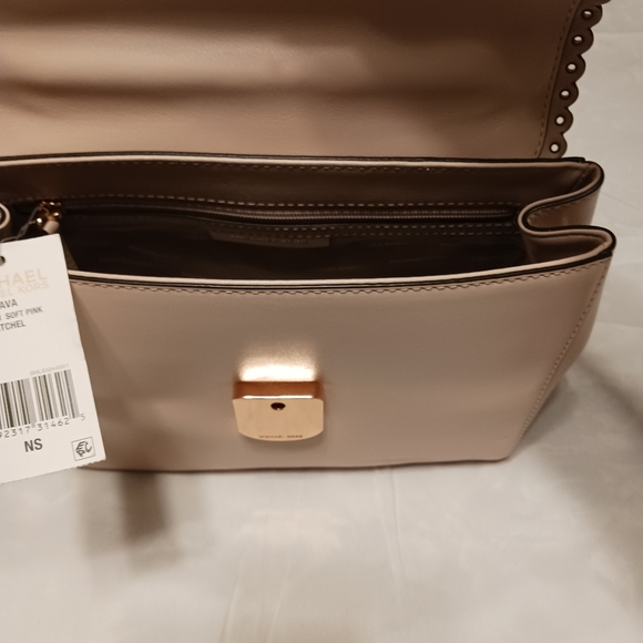 Authentic Michael Kors Satchel, extra webbing strap, card holder, and cardcase. - Picture 6 of 11